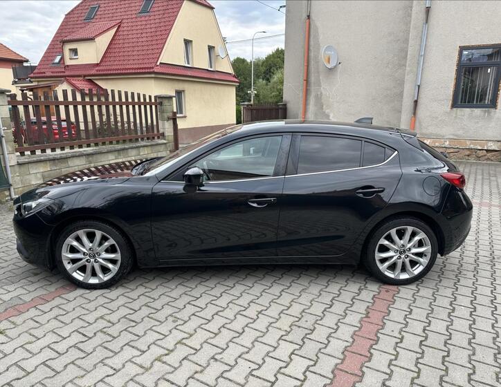 Mazda 3 8