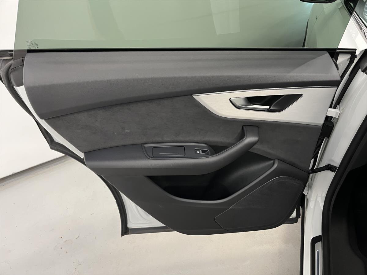 Audi Q8 SUV / Terénní 3,0 l 210 kw