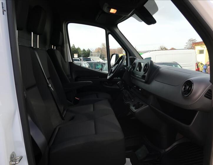 Mercedes-Benz Sprinter 13