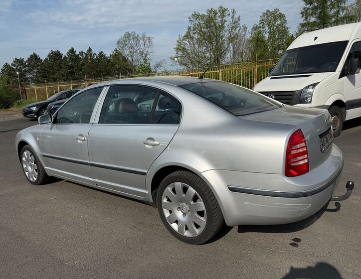 Škoda Superb Sedan / Limuzína 2,8 l 142 kw