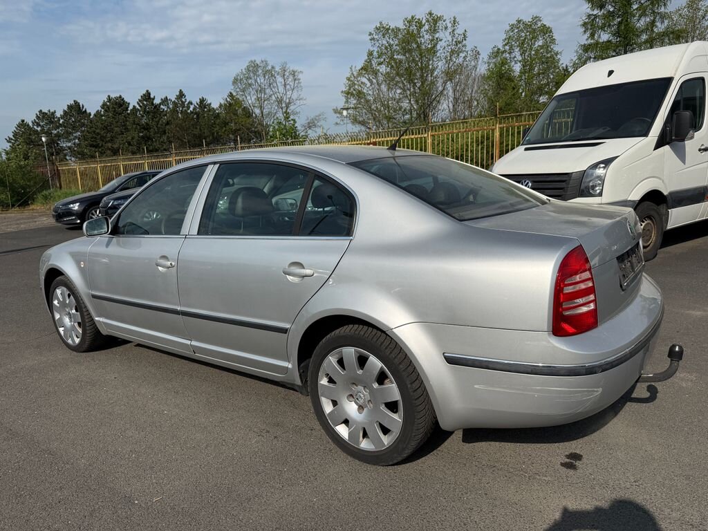 Škoda Superb Sedan / Limuzína 2,8 l 142 kw