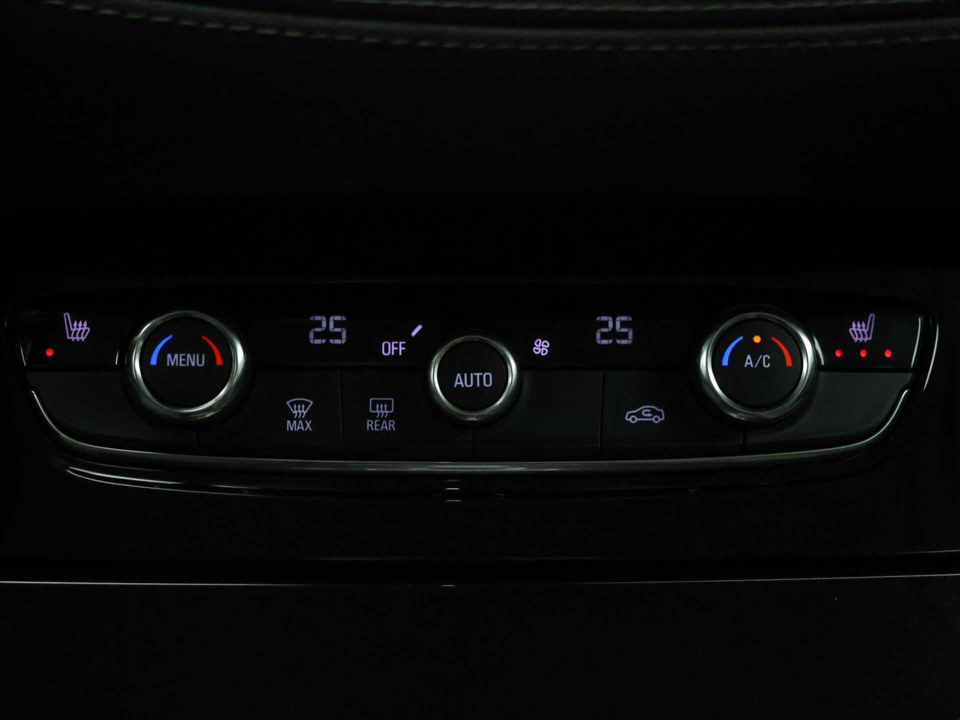 Opel Grandland X SUV / Terénní 1,6 l 147 kw