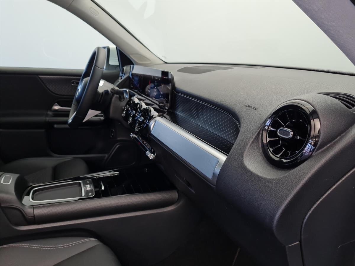 Mercedes-Benz GLB SUV / Terénní 2,0 l 140 kw