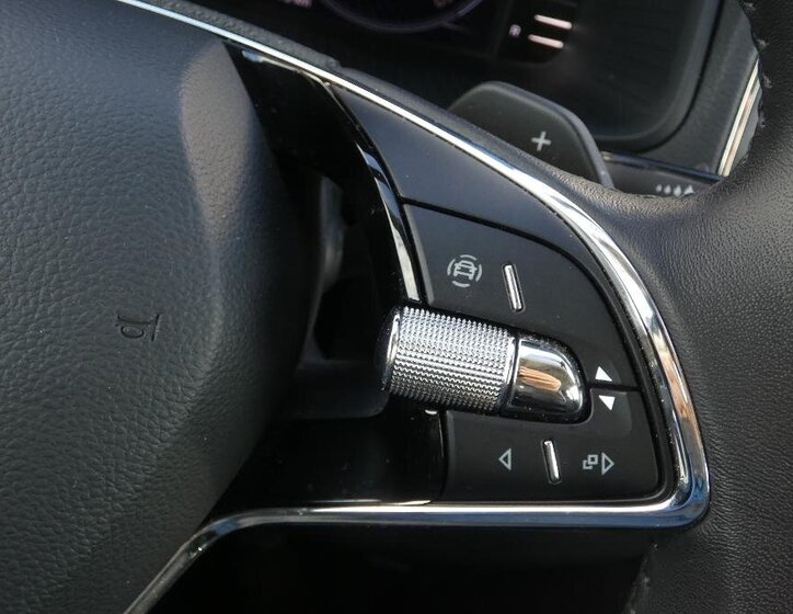 Škoda Karoq SUV / Terénní 1,5 l 110 kw