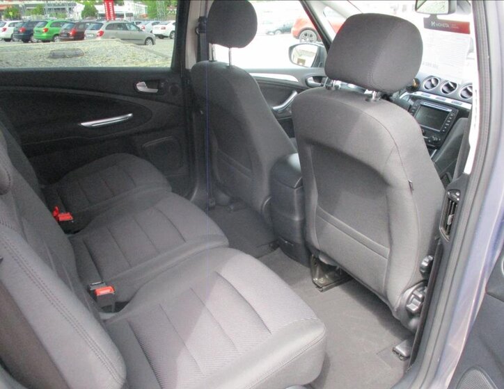 Ford S-MAX 11
