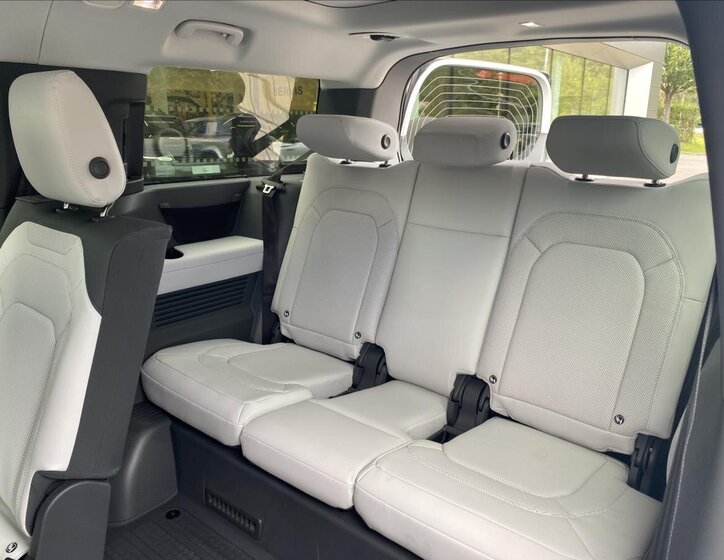 Land Rover Defender SUV 3,0 l 221 kw