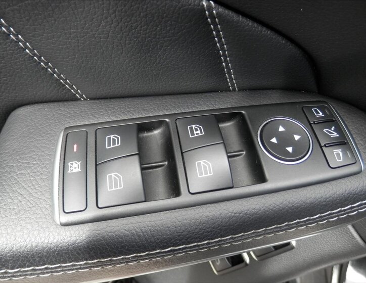 Mercedes-Benz GL SUV 4,7 l 320 kw