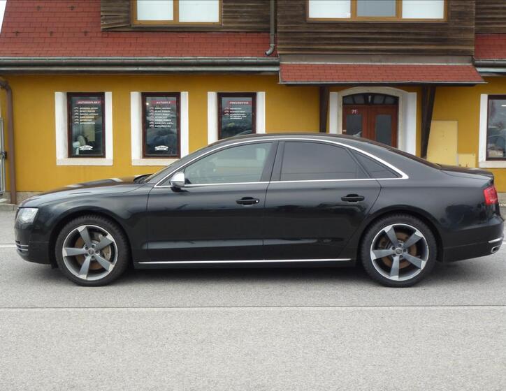 Audi A8 8