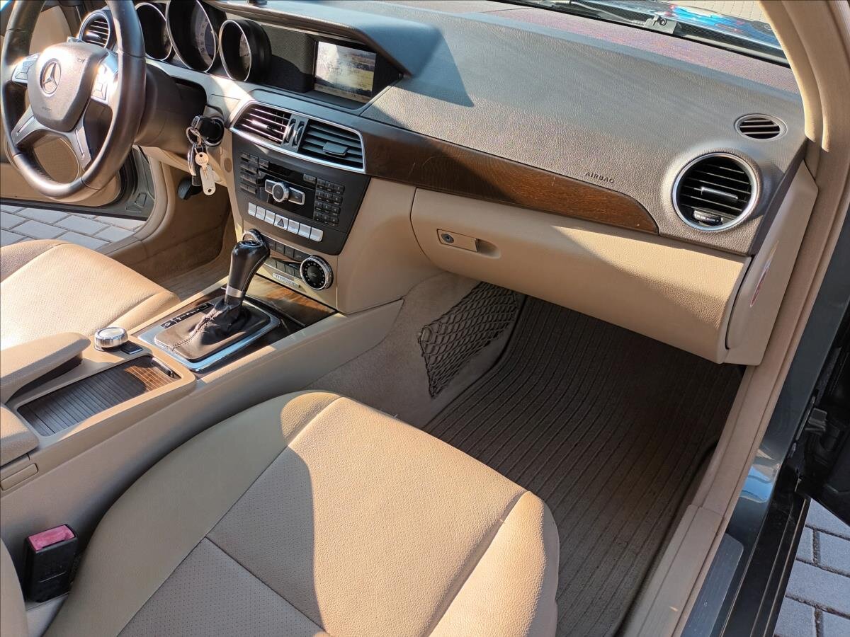 Mercedes-Benz Třídy C Kombi 2,1 l 100 kw