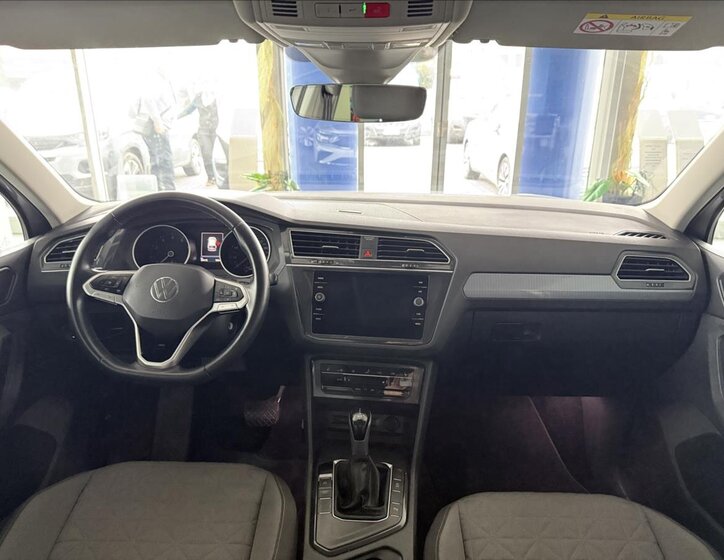 Volkswagen Tiguan 9