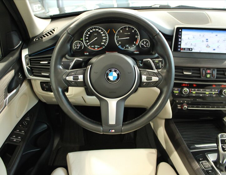 BMW X5 SUV / Terénní 3,0 l 230 kw