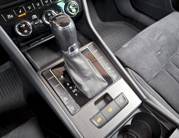 Škoda Superb Sedan / Limuzína 2,0 l 110 kw