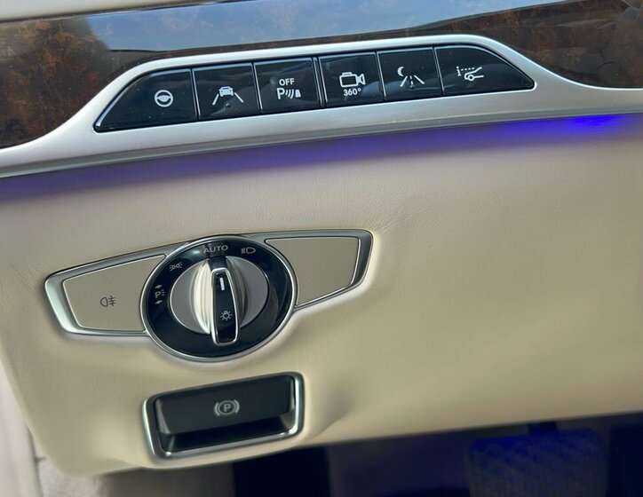 Mercedes-Benz Třídy S Sedan / Limuzína 6,0 l 390 kw