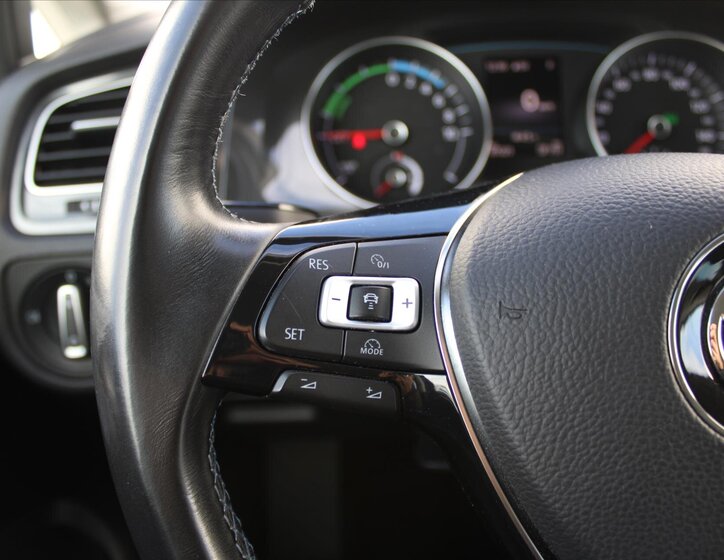 Volkswagen e-Golf 15