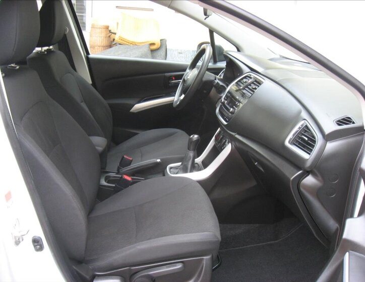 Suzuki S-Cross Hatchback 998,0 82 kw