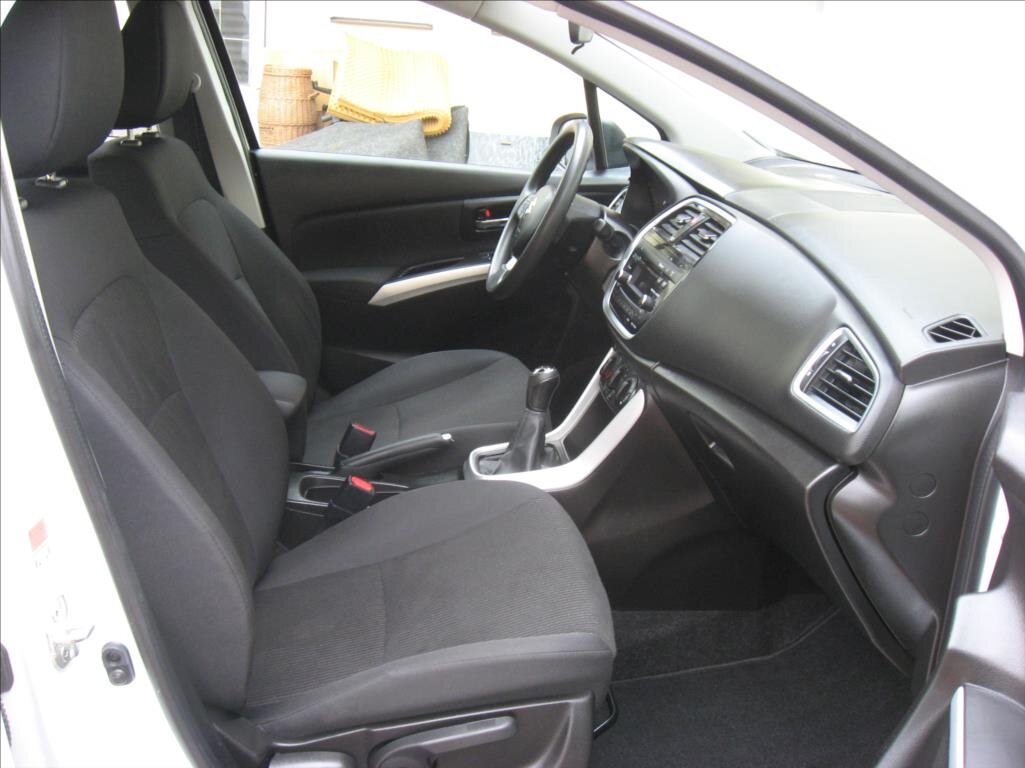 Suzuki S-Cross Hatchback 998,0 82 kw