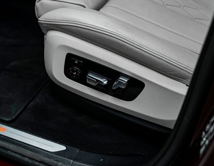 BMW X7 SUV / Terénní 3,0 l 280 kw