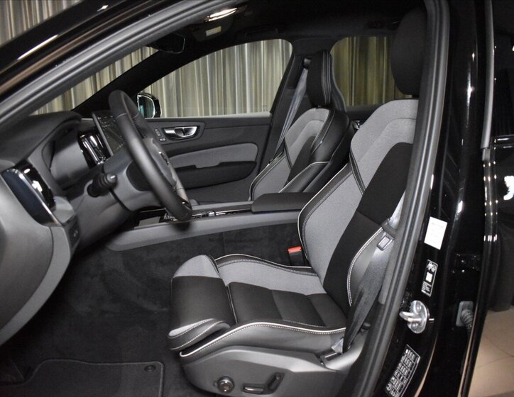 Volvo XC60 SUV / Terénní 2,0 l 335 kw