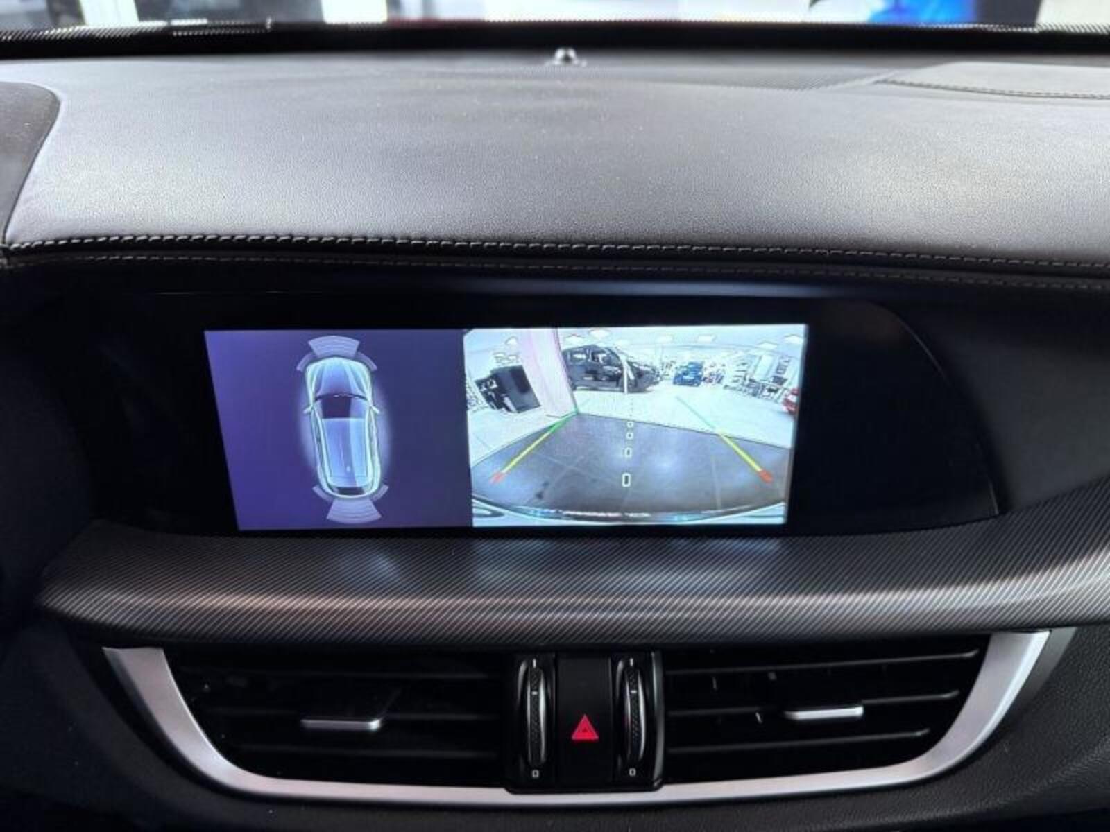 Alfa Romeo Stelvio 12