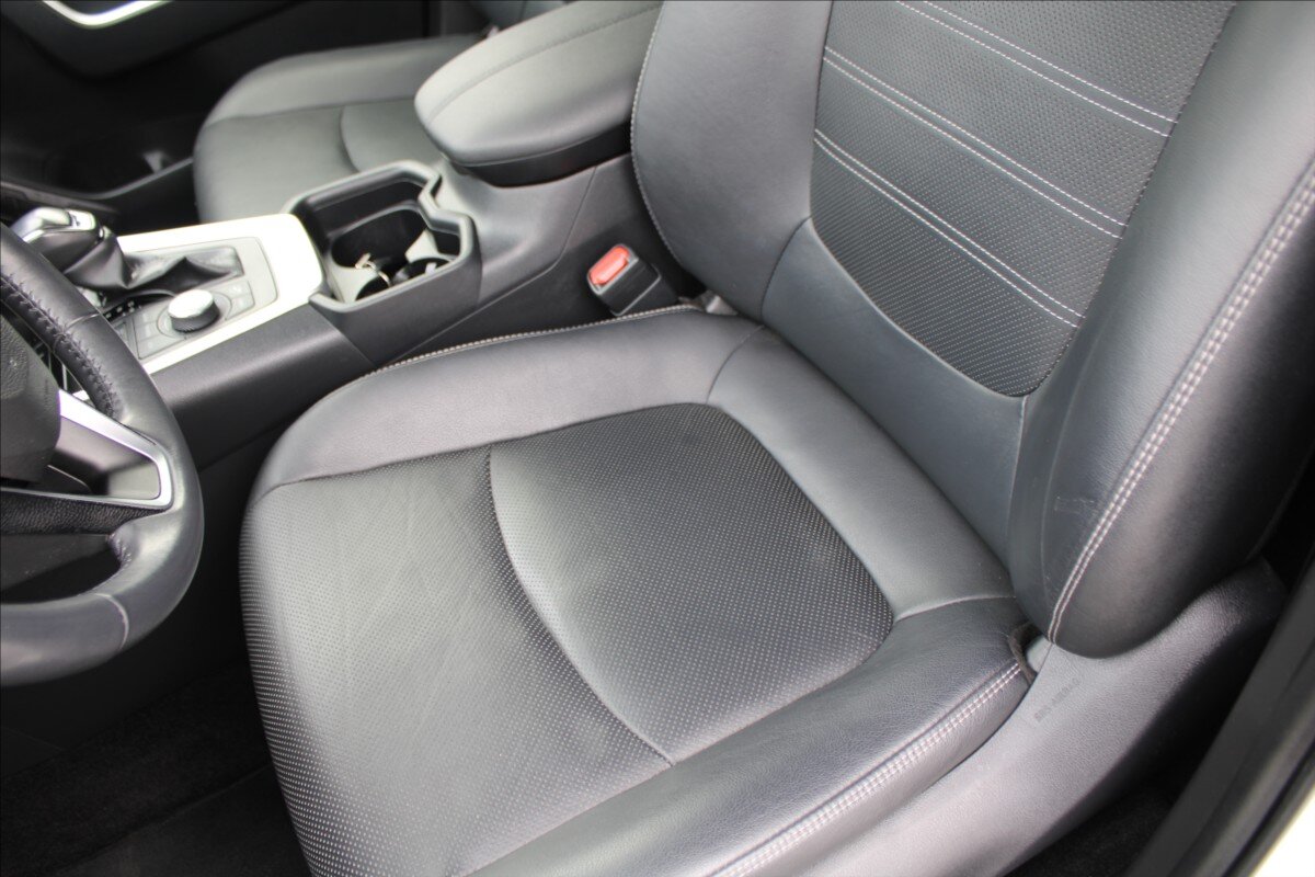 Toyota RAV4 SUV 2,0 l 129 kw