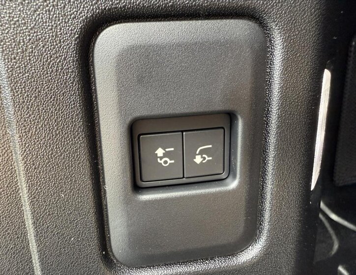 Land Rover Defender SUV 3,0 l 184 kw