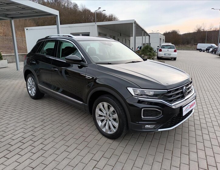 Volkswagen T-Roc SUV / Terénní 1,5 l 110 kw