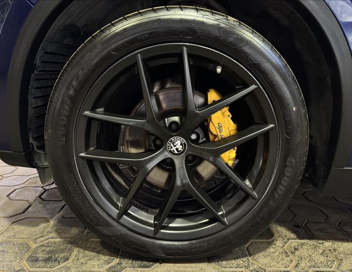 Alfa Romeo Stelvio 44