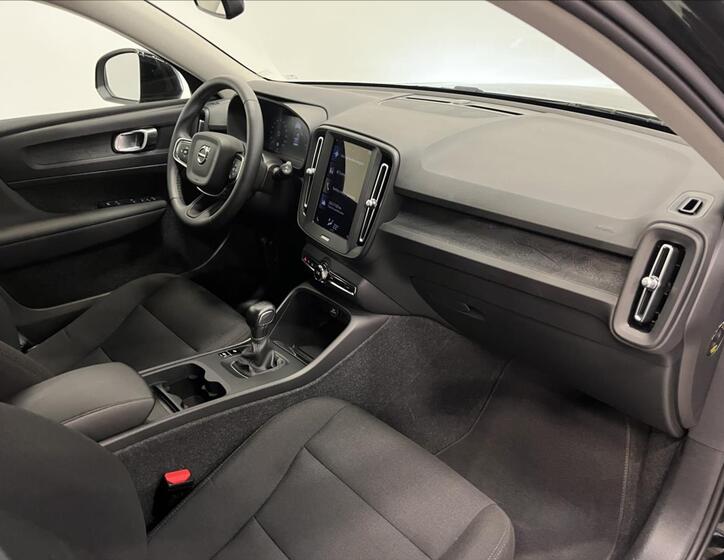 Volvo XC40 25