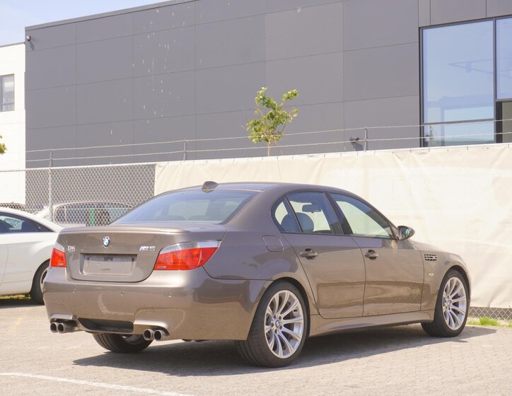 BMW M5 Sedan 5,0 l 373 kw