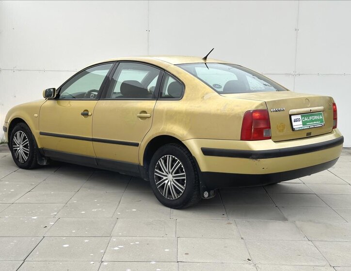 Volkswagen Passat Sedan / Limuzína 1,9 l 81 kw
