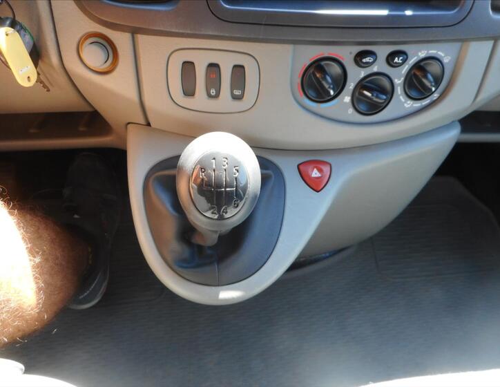 Renault Trafic 13