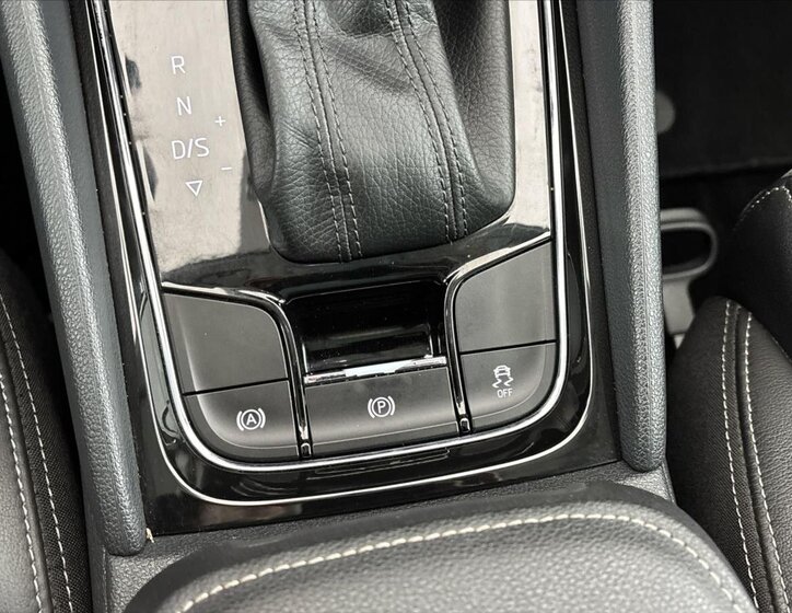 Škoda Karoq SUV / Terénní 1,5 l 110 kw