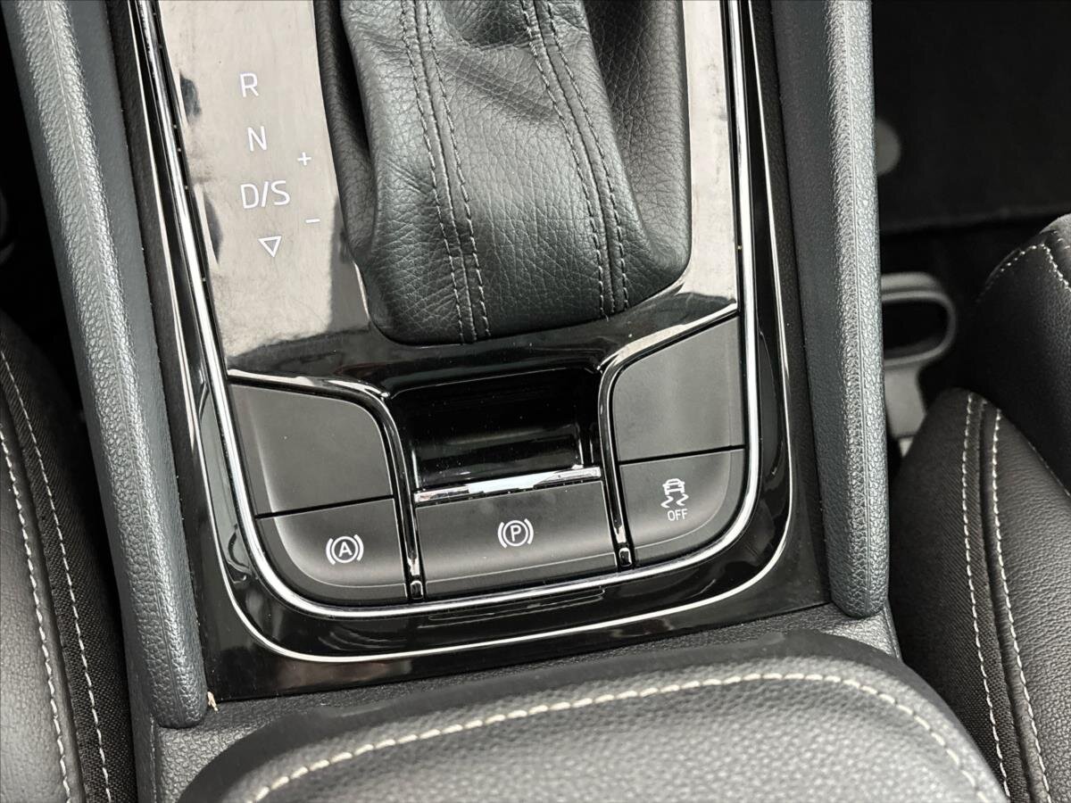 Škoda Karoq SUV / Terénní 1,5 l 110 kw