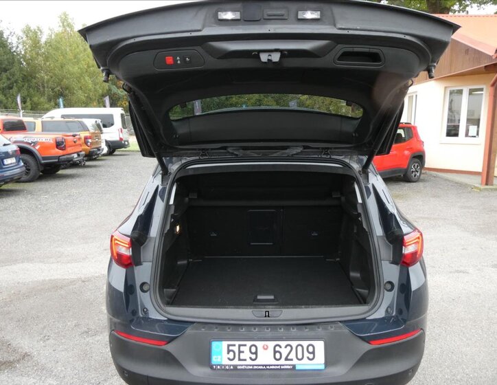 Opel Grandland X SUV / Terénní 1,2 l 96 kw