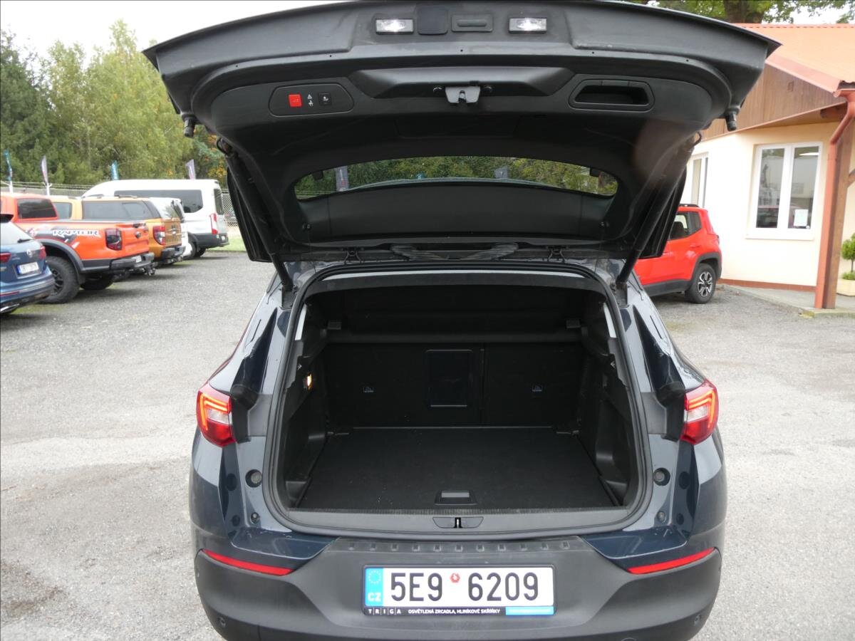 Opel Grandland X SUV / Terénní 1,2 l 96 kw