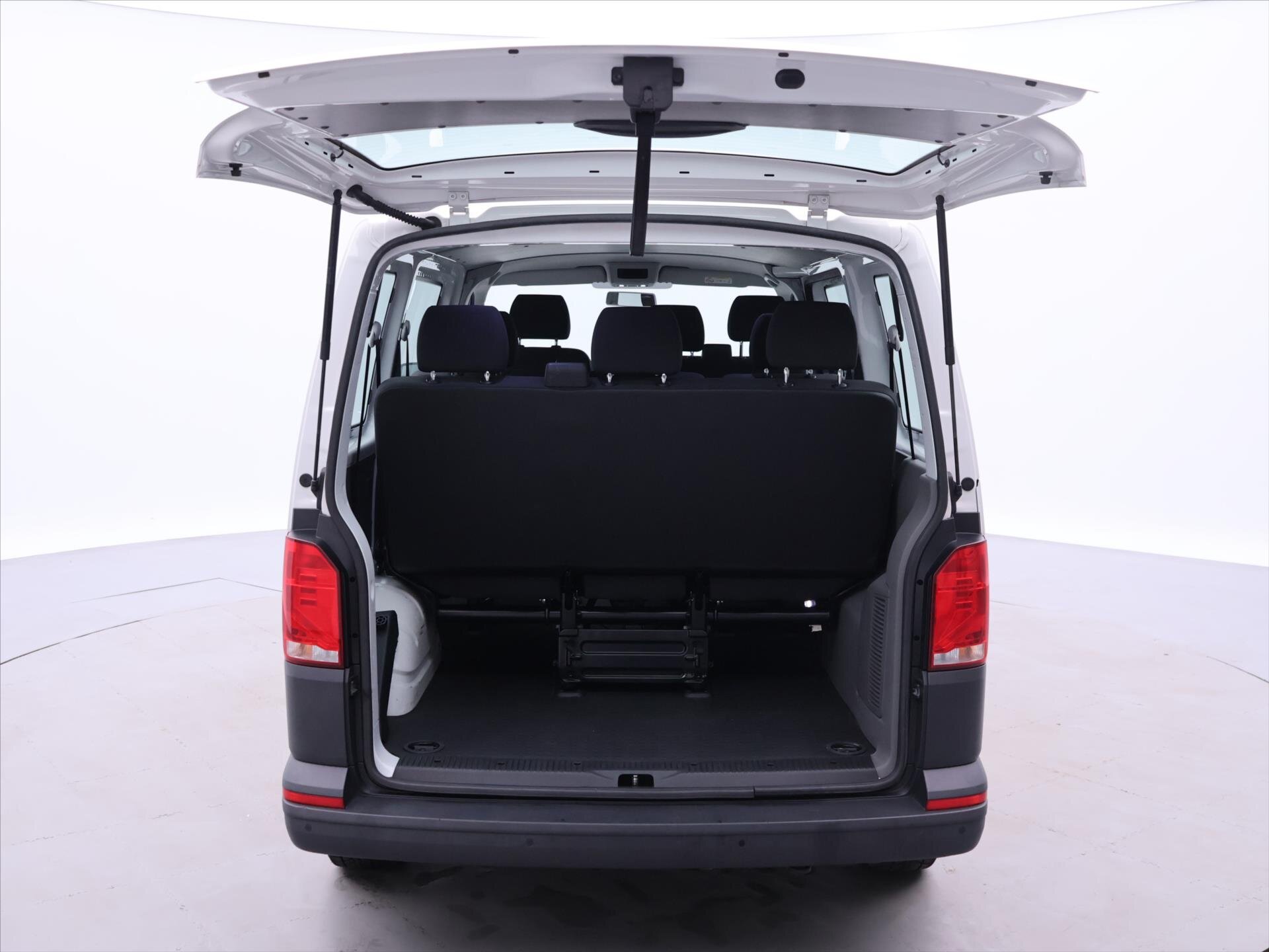 Volkswagen Transporter Kombi 2,0 l 81 kw