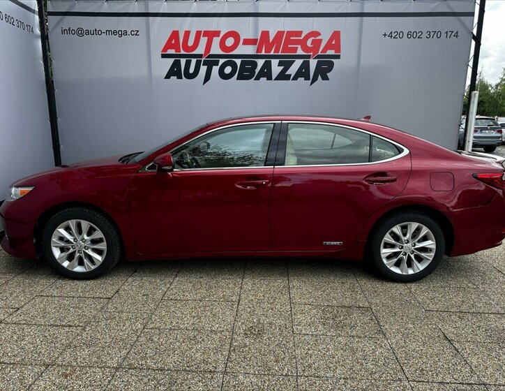 Lexus ES 300h Sedan / Limuzína 3,0 l 116 kw
