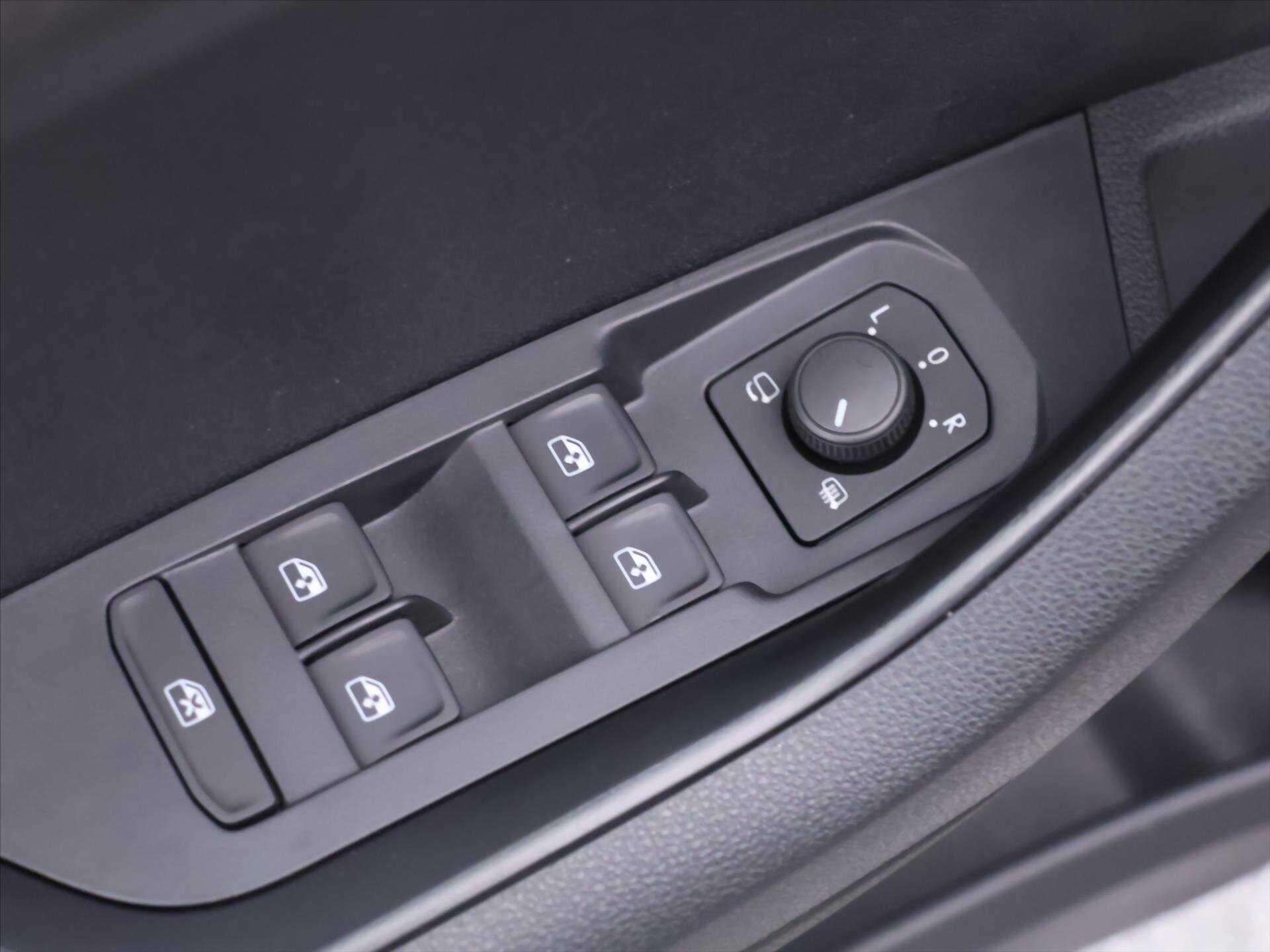 Škoda Karoq SUV / Terénní 1,5 l 110 kw