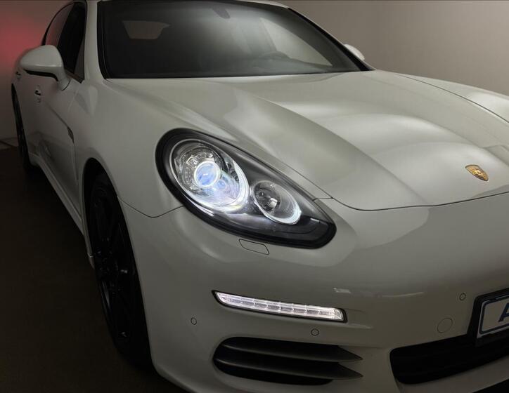 Porsche Panamera 44