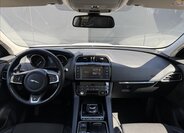 Jaguar F-Pace SUV / Terénní 2,0 l 132 kw