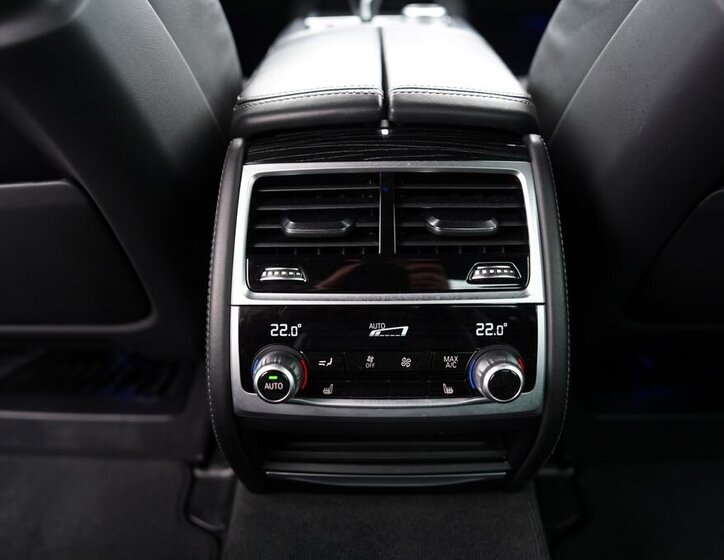 BMW Řada 7 Sedan 3,0 l 210 kw