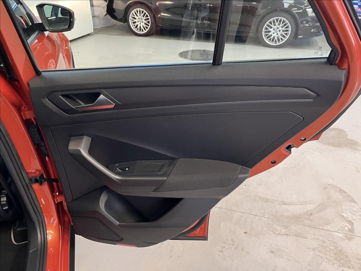 Volkswagen T-Roc SUV / Terénní 1,5 l 110 kw