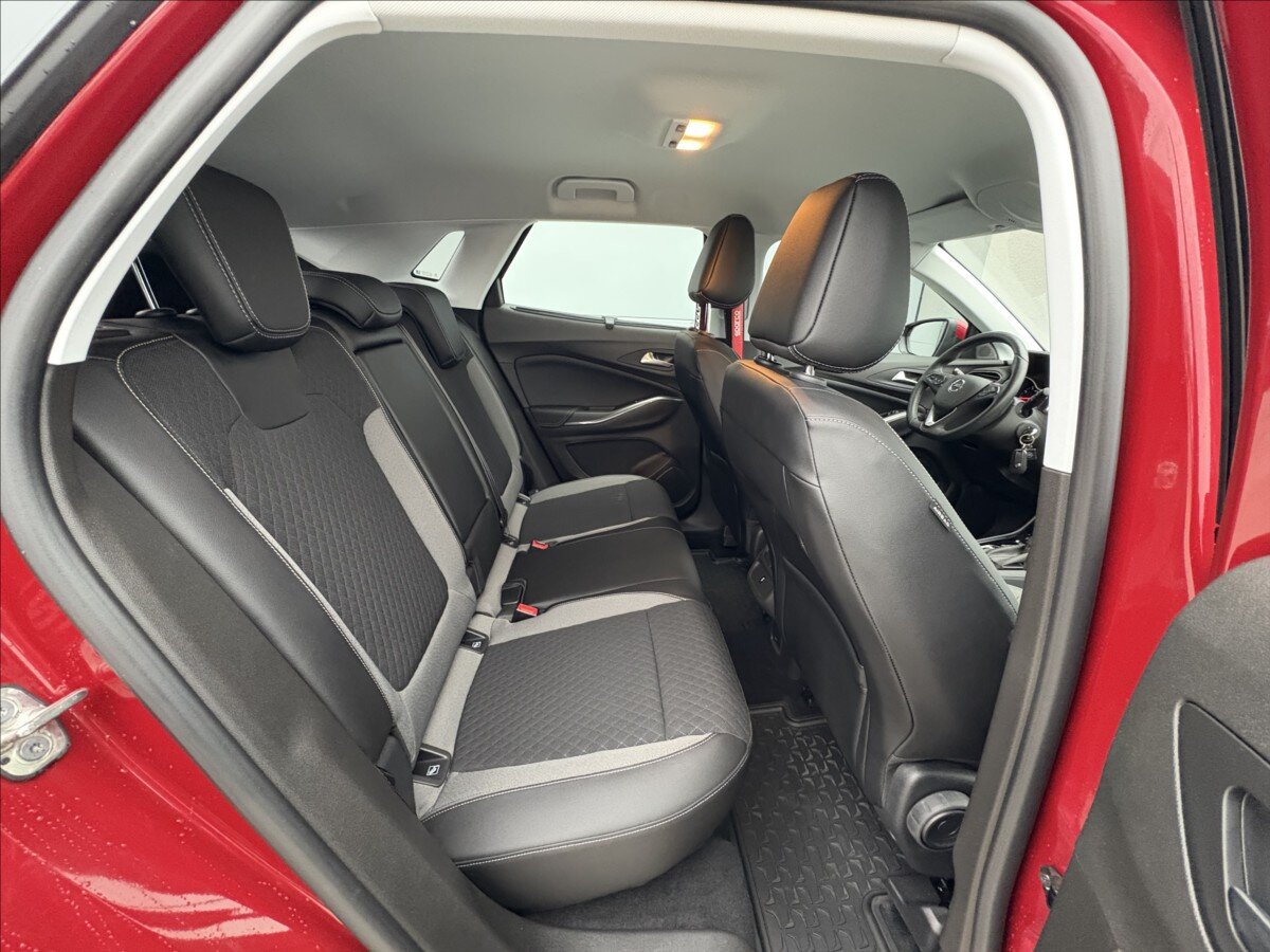 Opel Grandland X Sedan / Limuzína 1,2 l 96 kw
