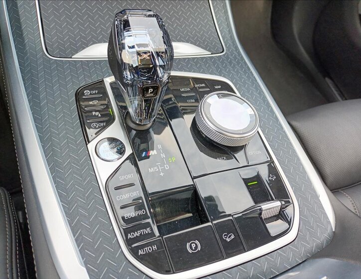 BMW X7 SUV / Terénní 4,4 l 390 kw