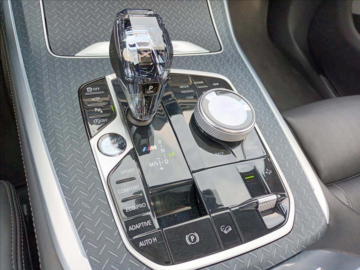 BMW X7 SUV / Terénní 4,4 l 390 kw
