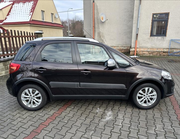 Suzuki SX4 Hatchback 1,6 l 88 kw
