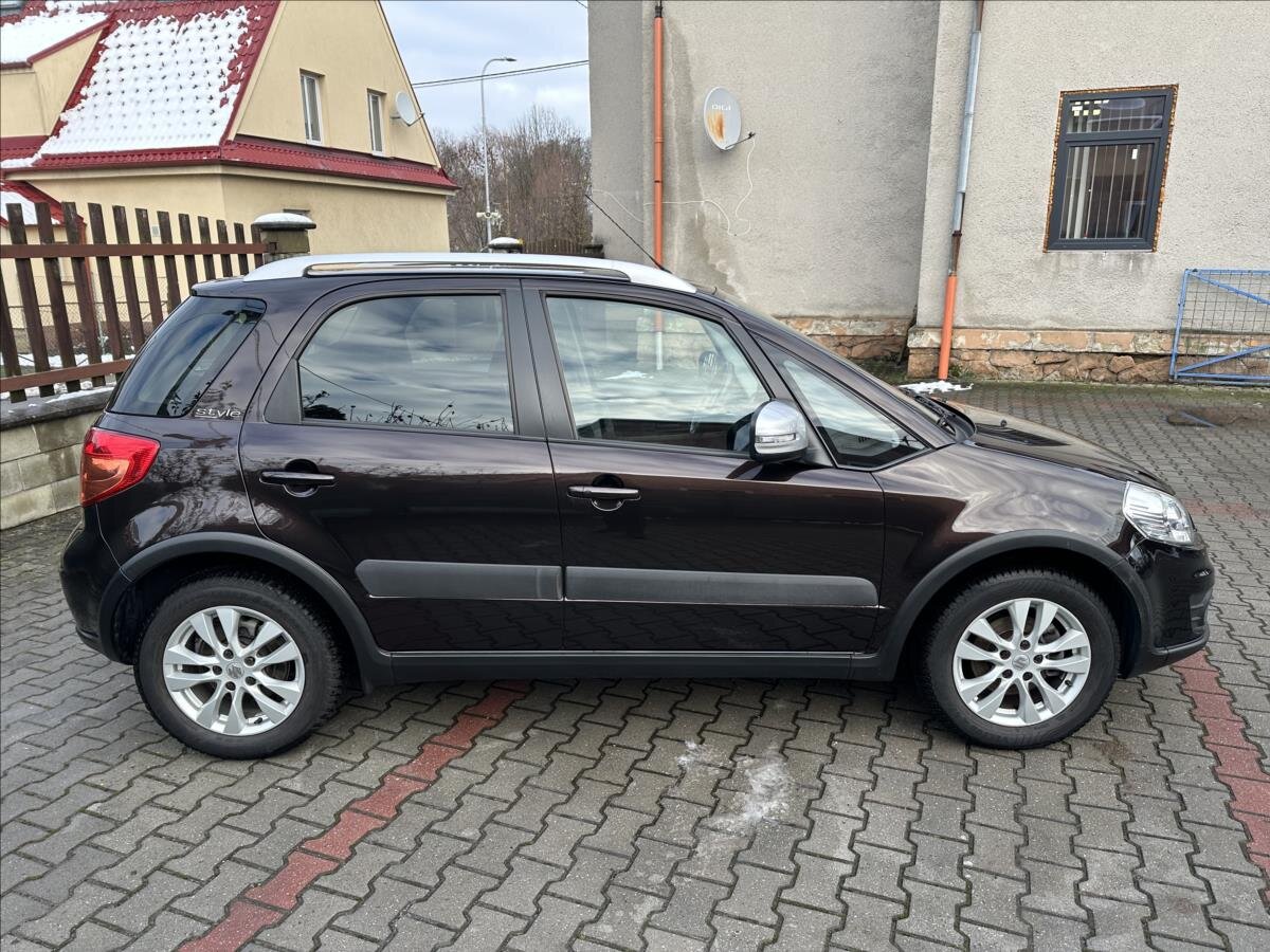 Suzuki SX4 Hatchback 1,6 l 88 kw