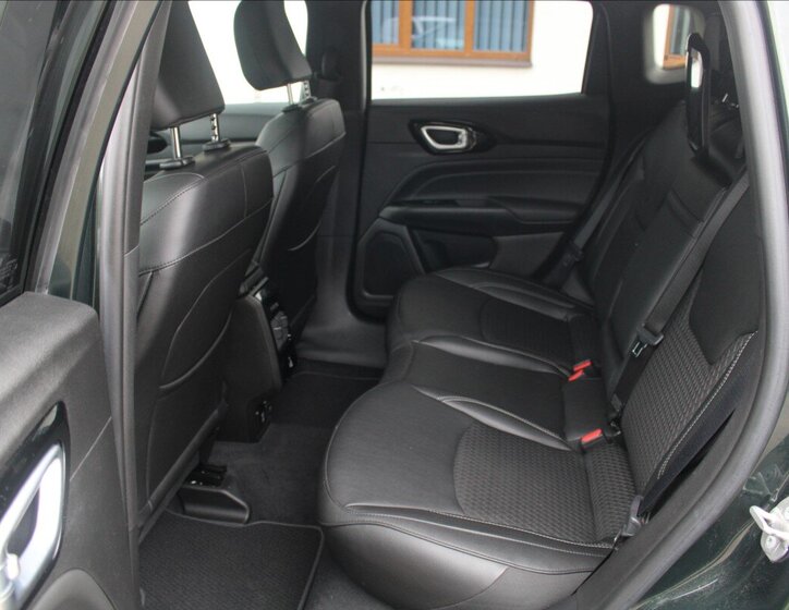 Jeep Compass SUV / Terénní 1,3 l 110 kw