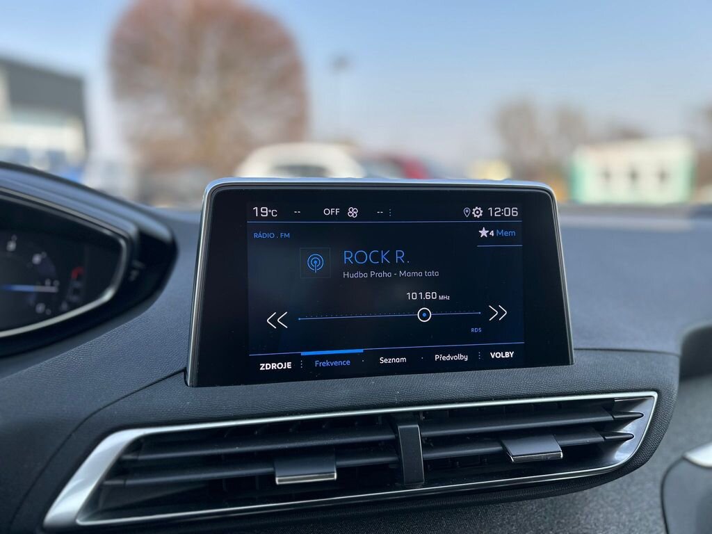 Peugeot 3008 SUV / Terénní 1,5 l 96 kw