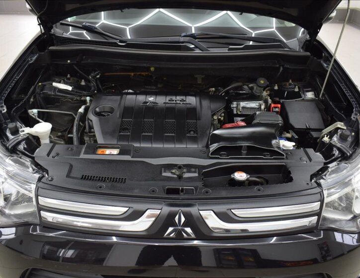 Mitsubishi Outlander 23